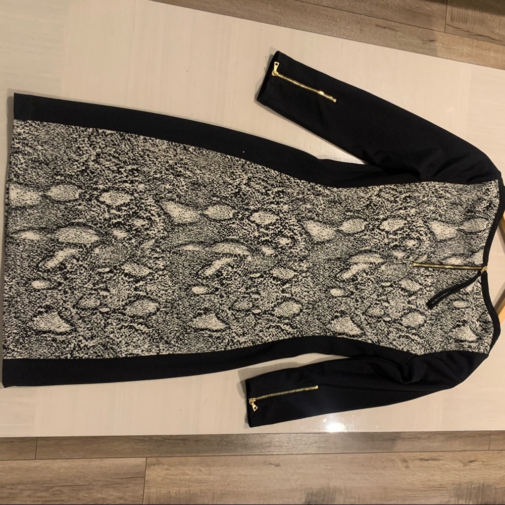 Dressy / Casual dress, mid length, zip up sleeves